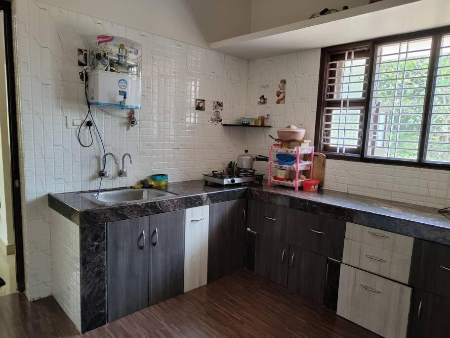 2 Bedroom House In * Hebri