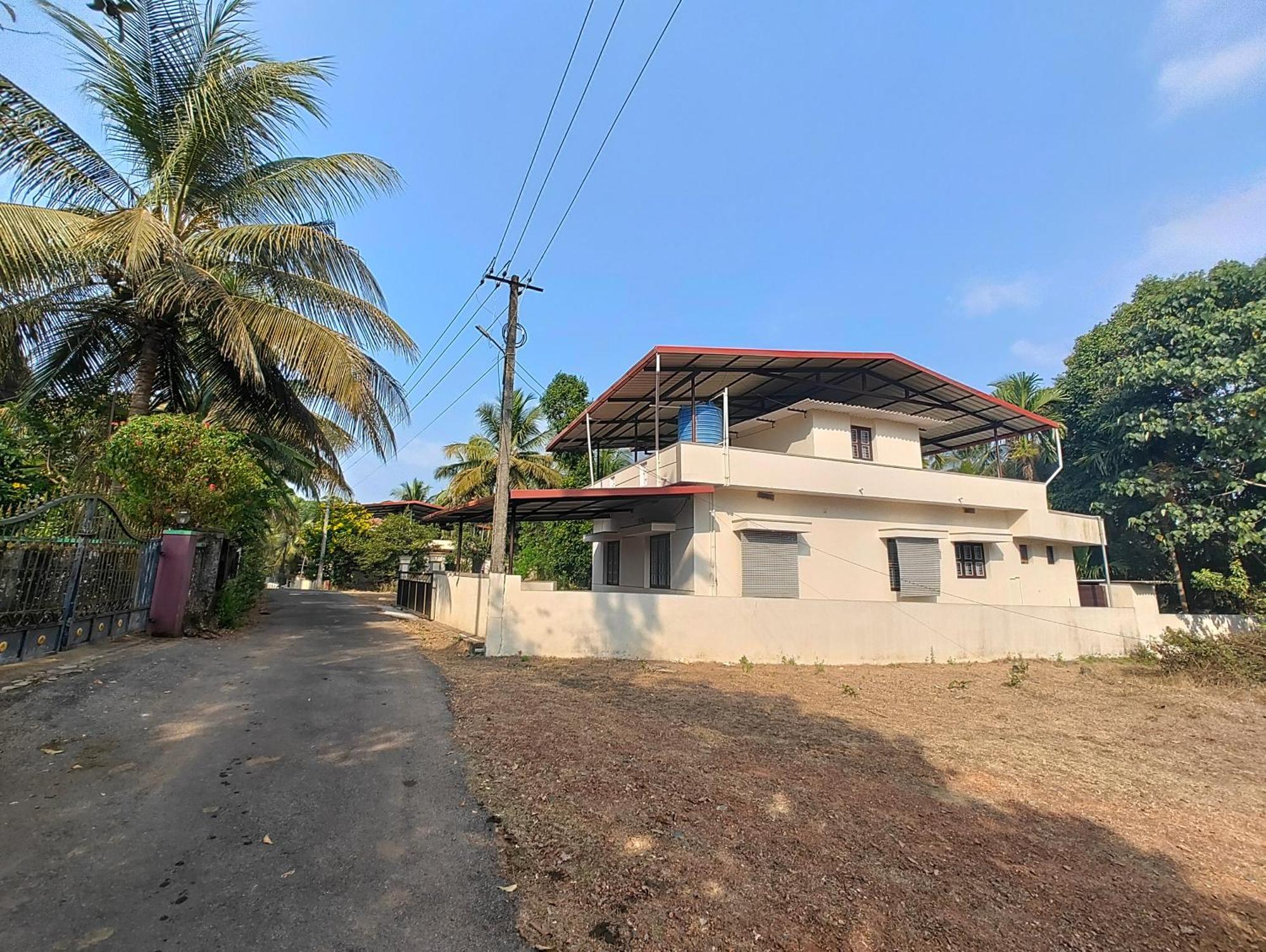 2 Bedroom House In * Hebri